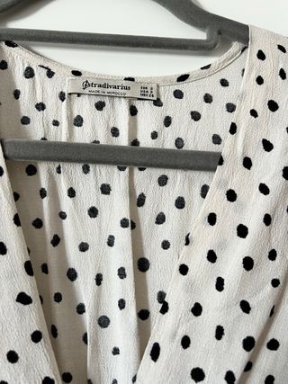 Blusa Stradivarius lunares talla S