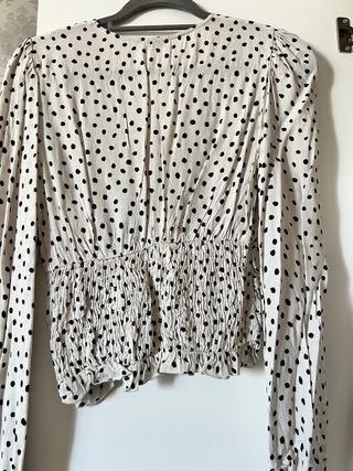 Blusa Stradivarius lunares talla S