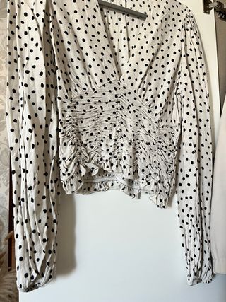 Blusa Stradivarius lunares talla S