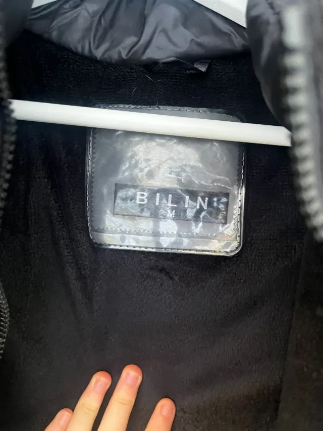 Anorak acolchado con capucha y pelo