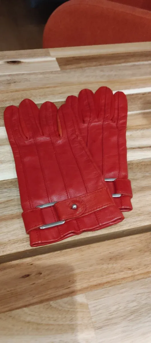 Luvas de criança vermelhas