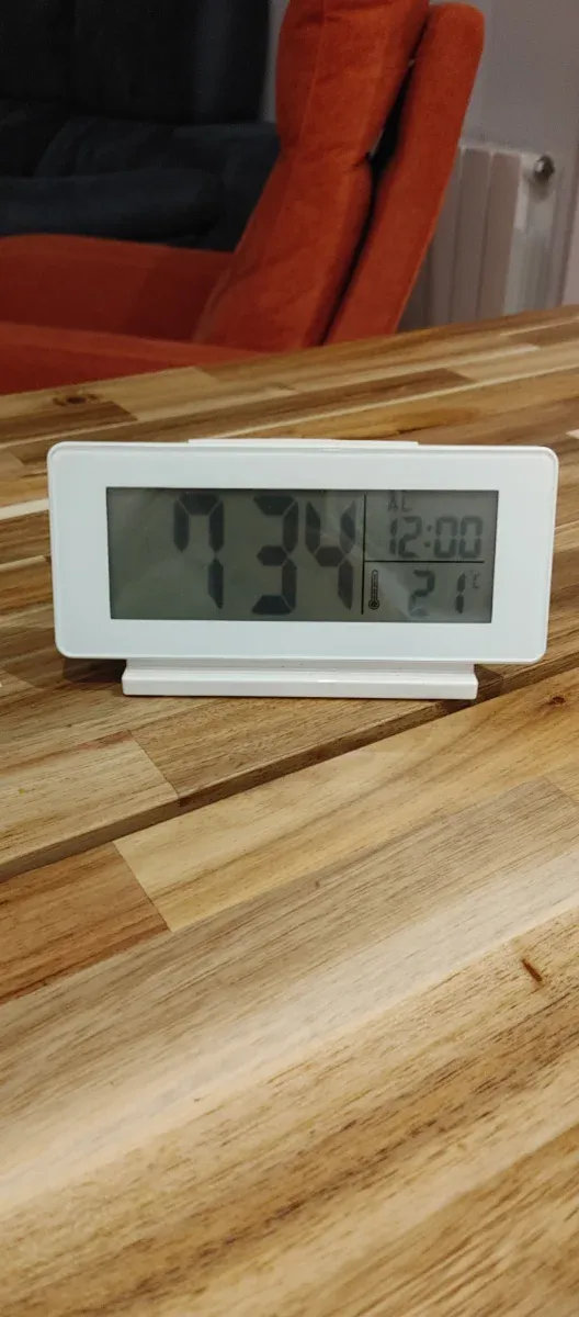 Despertador digital branco