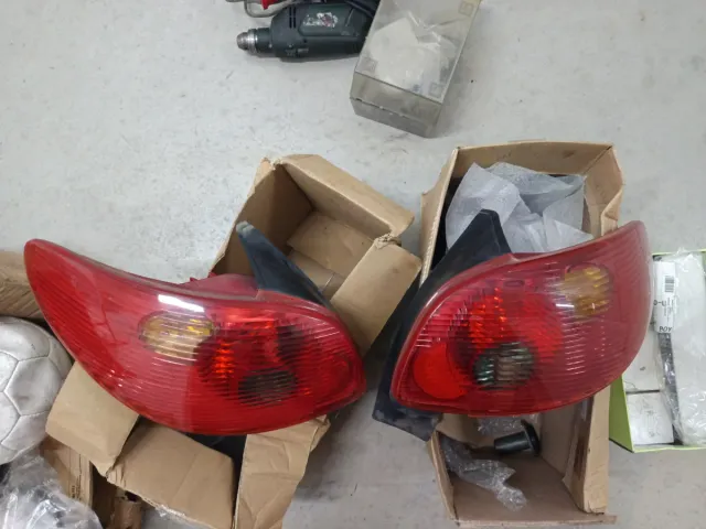 Rotulas y bieletas Pilotos traseros Peugeot 206