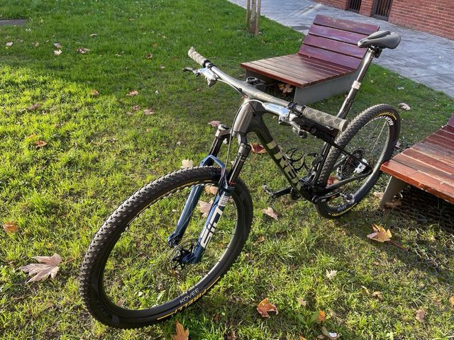 TREK SUPERCALIBER SLR 9.9 Flight Attendant