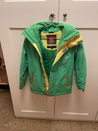 Chaqueta esquí Quiksilver y pantalón CMP niño
