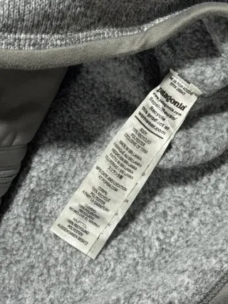 Pile Patagonia Grigio con Patch