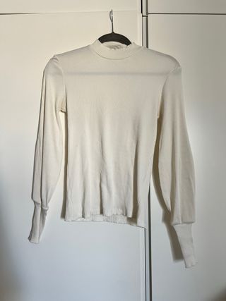 Camiseta canalé cuello alto manga abullonada