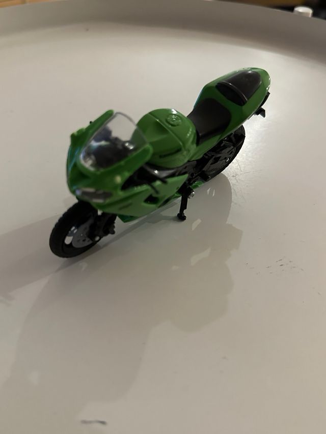Moto Kawasaki Ninja Juguete Verde