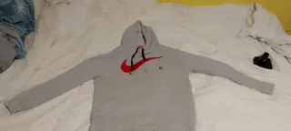 Sudadera Nike Air Gris con Símbolo Rojo