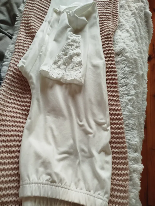 Leggings blancos con encaje