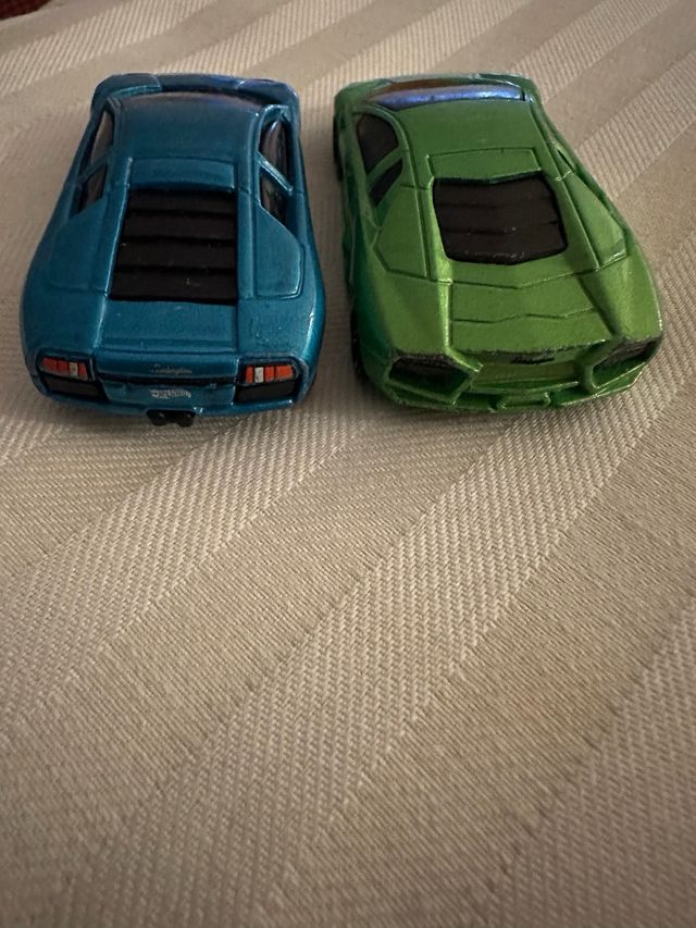 2 Coches Hot Wheels Azul y Verde