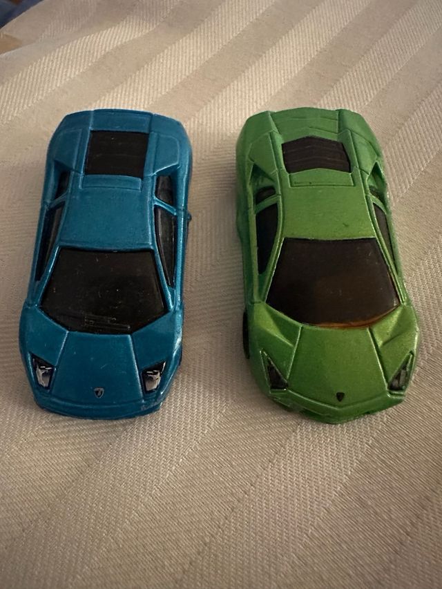 2 Coches Hot Wheels Azul y Verde