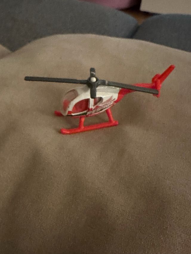 Helicóptero Hot Wheels Rojo y Blanco