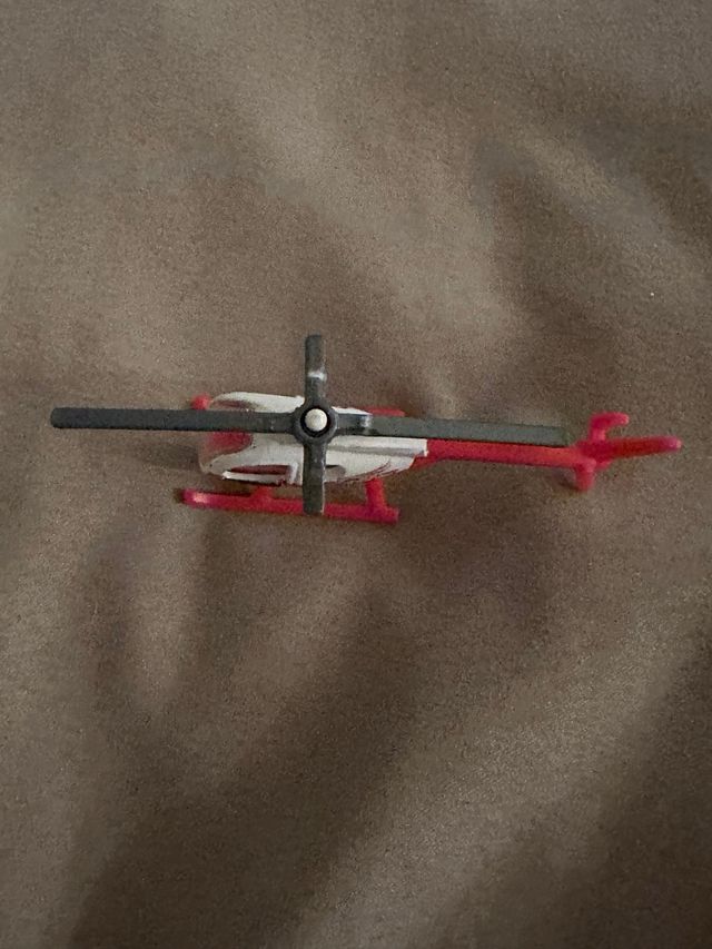 Helicóptero Hot Wheels Rojo y Blanco