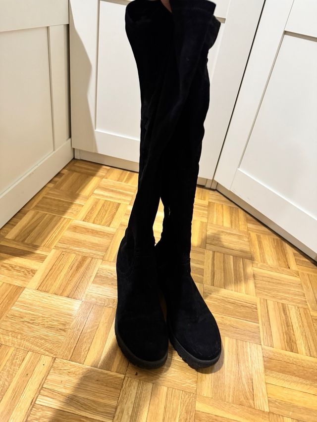 Botas altas de ante negro