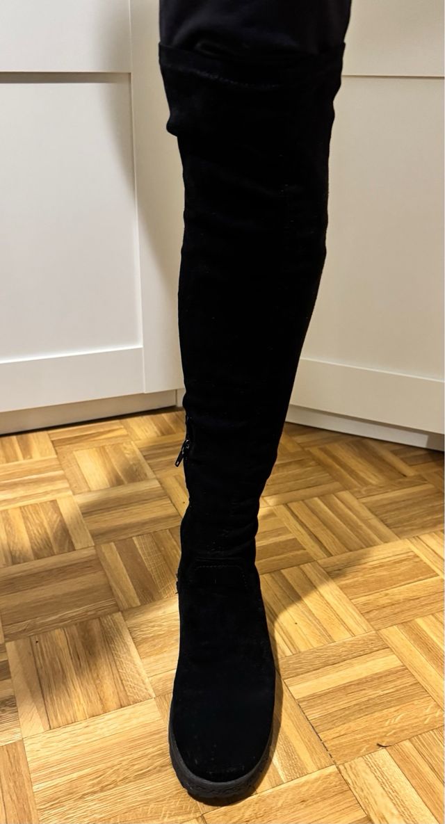 Botas altas de ante negro