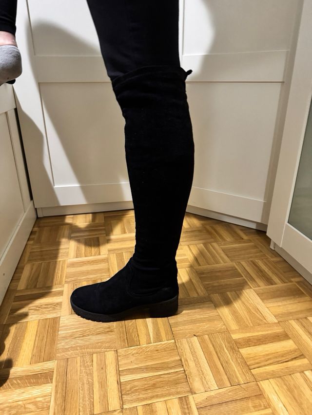 Botas altas de ante negro