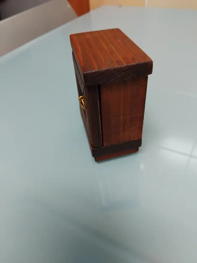 Mesita miniatura casa de muñecas