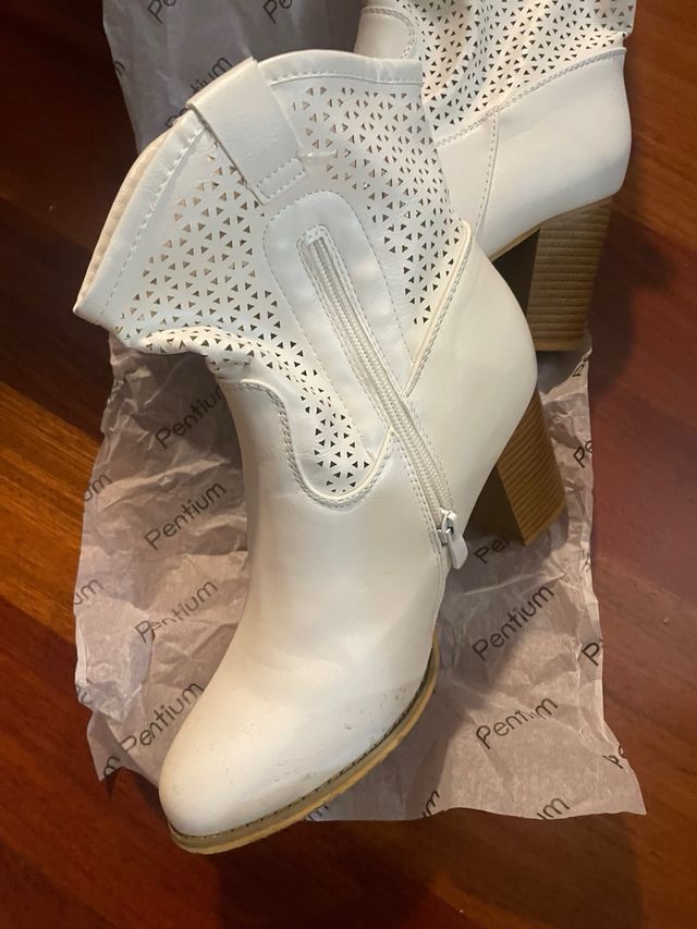Botines blancos cowboy