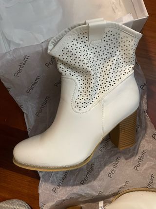 Botines blancos cowboy