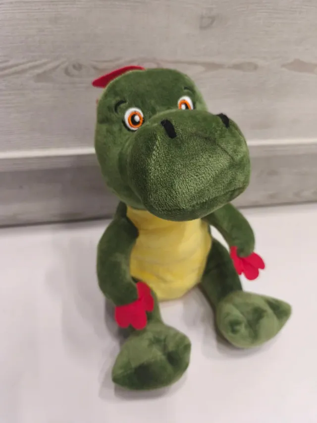 Peluche dragon verde con detalles rojos