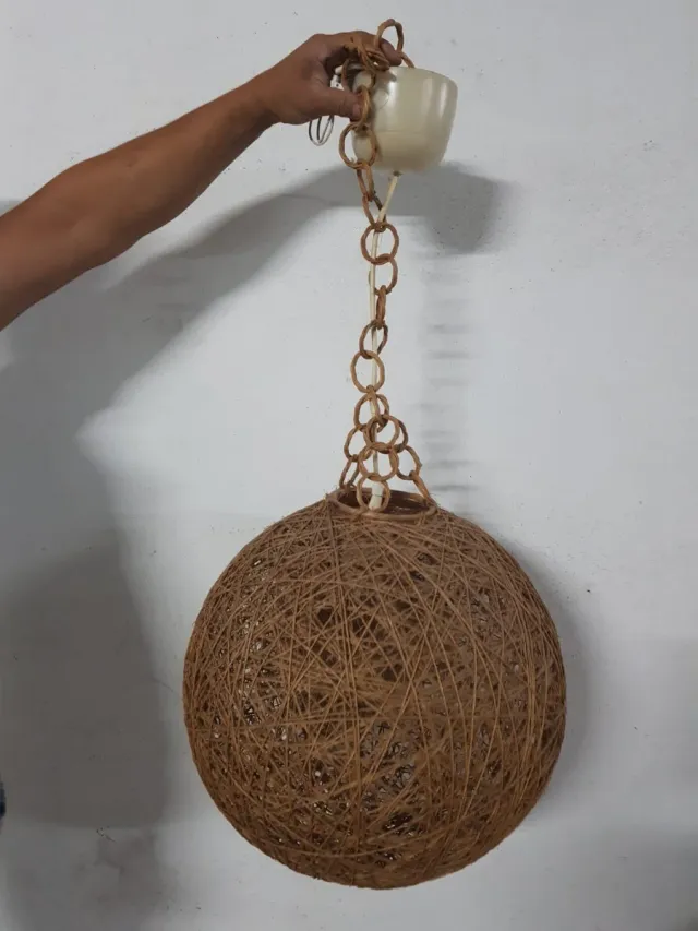 Lampada a sospensione a sfera in vimini