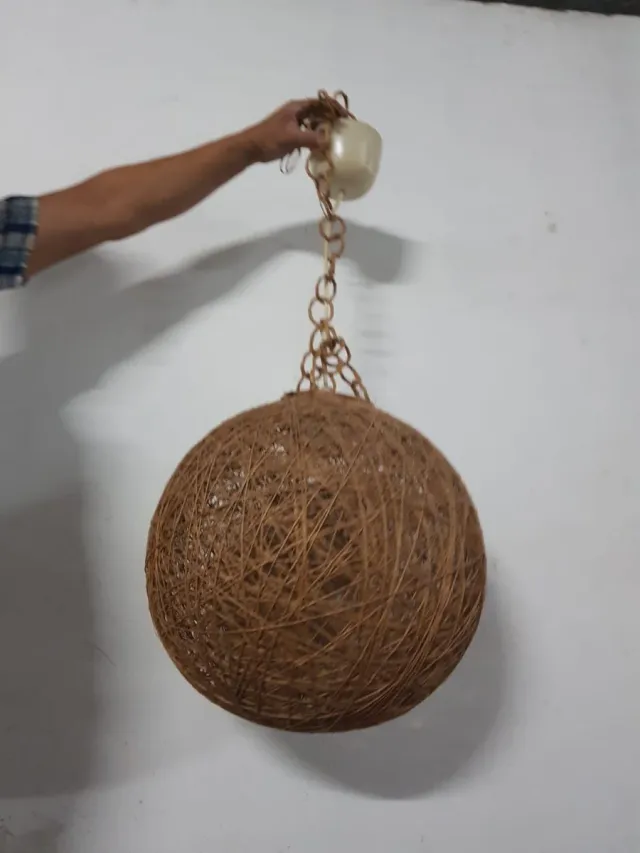 Lampada a sospensione a sfera in vimini