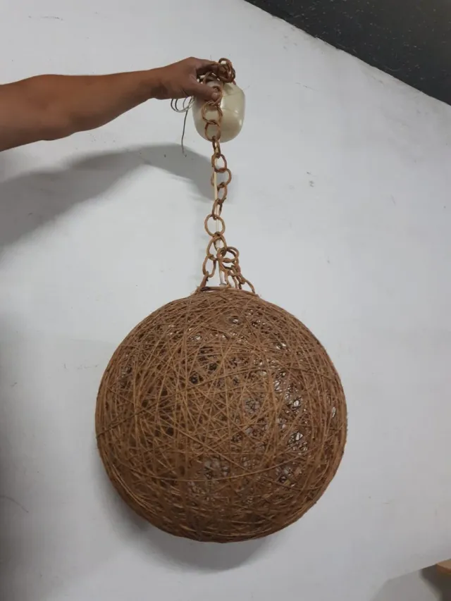 Lampada a sospensione a sfera in vimini