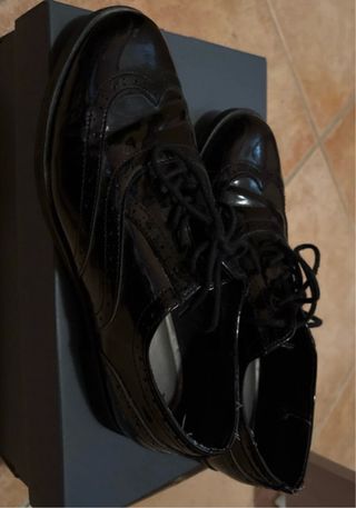 Scarpe stringate nere lucide