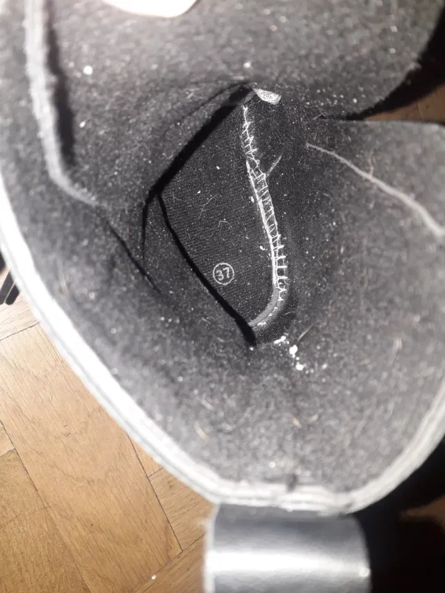 Botas militares negras con cordones