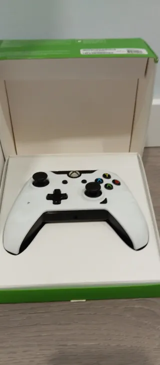 Xbox One con 2 mandos