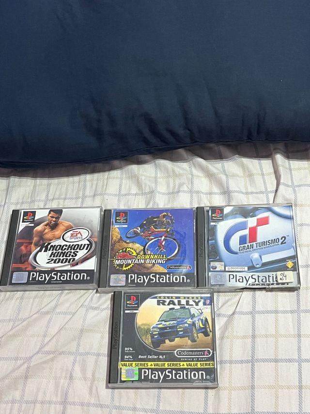 Scatole di gioco e manuali per PS1