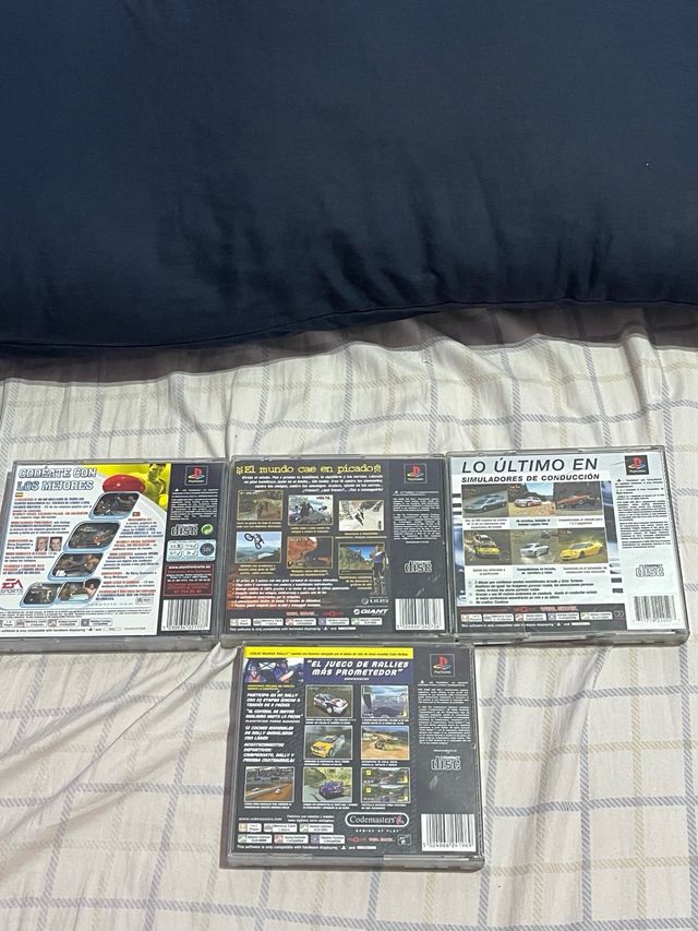 Scatole di gioco e manuali per PS1