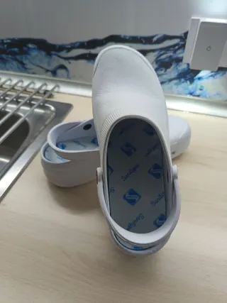 Zuecos sanitarios blancos talla 39