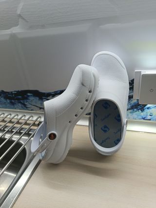 Zuecos sanitarios blancos talla 39