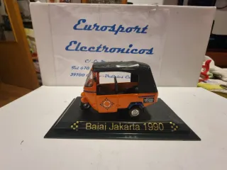 Miniatura Bajaj Jakarta escala 1/43