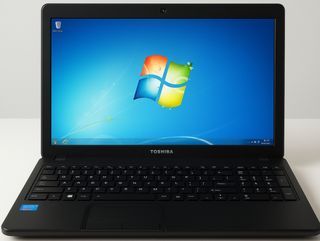 Portátil Toshiba 4GB RAM 500GB HDD Win 7