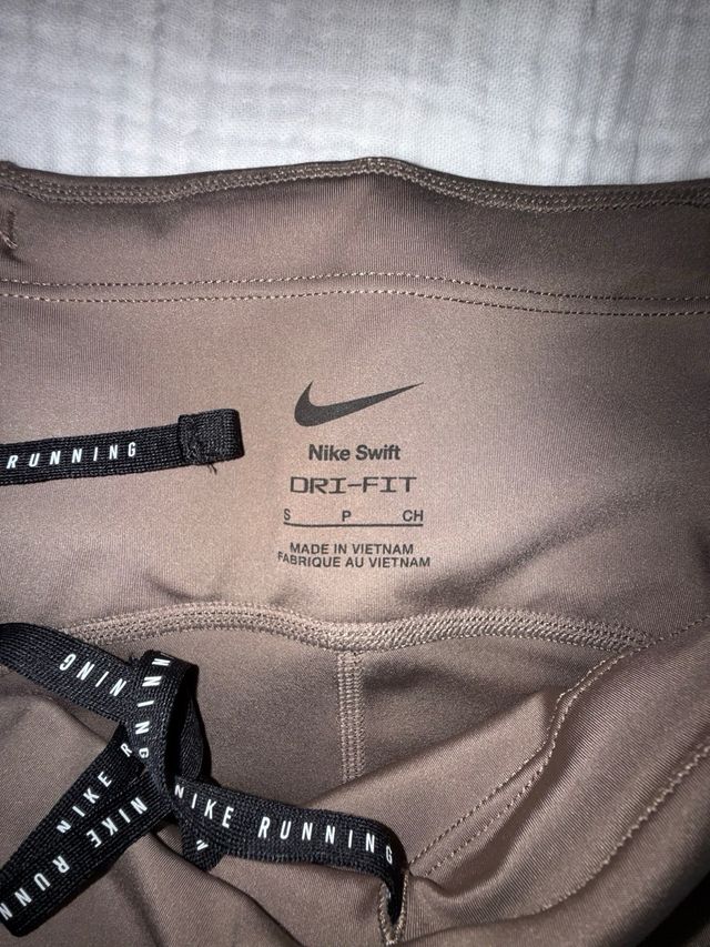 Pantalón deportivo Nike marrón