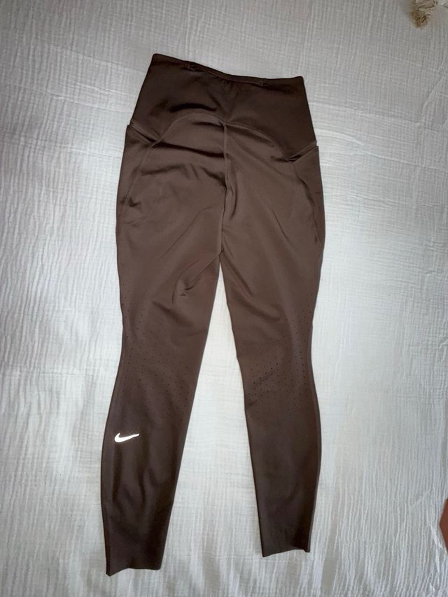 Pantalón deportivo Nike marrón