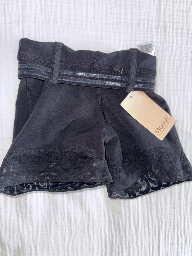 Faja MariaE Compresión Fuerte Negra shorts