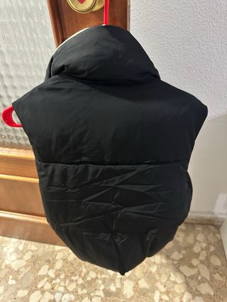 Chaleco reversible negro y beige