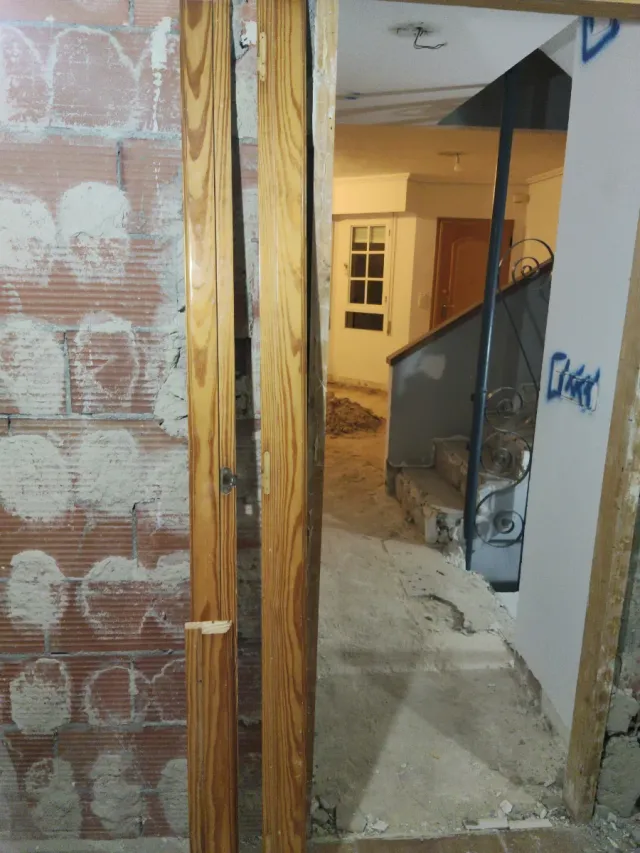 Puerta de roble claro maciza con cristales