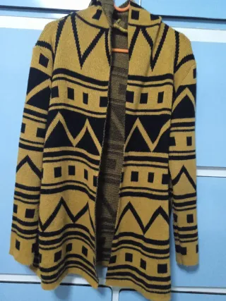 Cárdigan étnico de color negro y amarillo