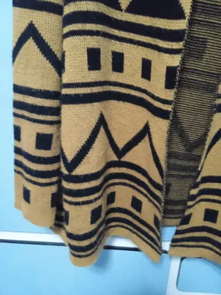 Cárdigan étnico de color negro y amarillo