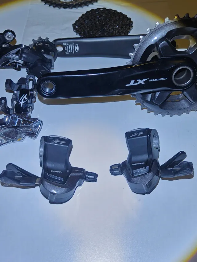 Grupo de transmissão Shimano XT 2x11v M8000