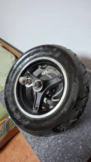 Ruota anteriore per scooter elettrico