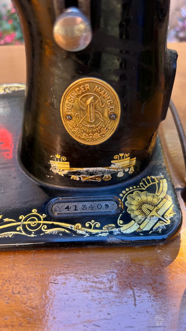 Máquina de coser antigua SINGER