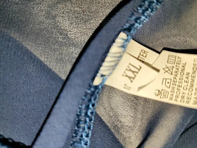 Blusa azul elegante s/manga e gola alta