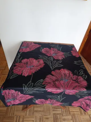 Retalho de Tecido com flores grandes para confecçã
