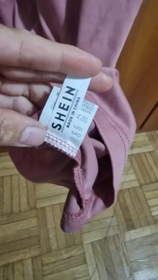 T-shirt rosa con logo